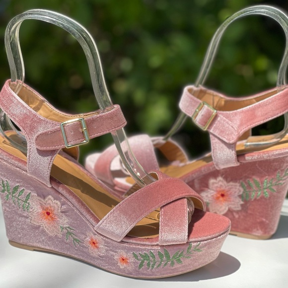 Qupid Ardor Pink Blush Velvet Floral Wedge Sandal - Picture 4 of 12